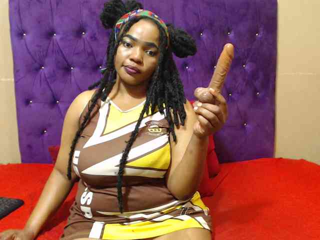 sexyeboncurvy webcam