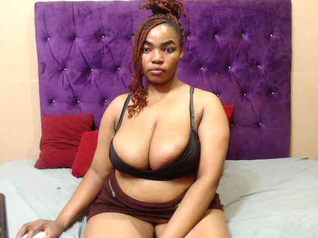 Modèle: sexyeboncurvy