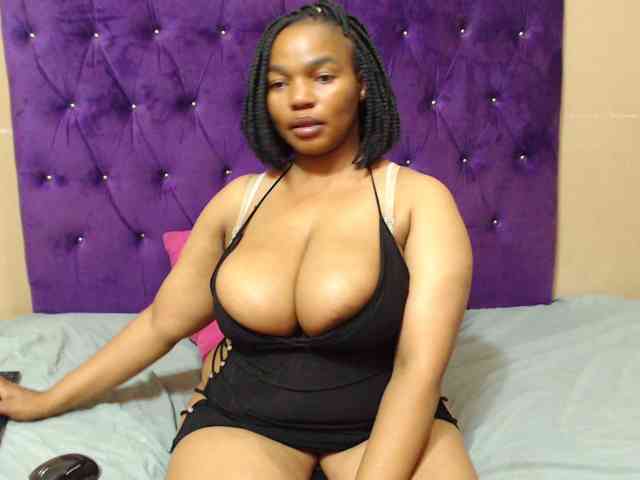 sexyeboncurvy webcam