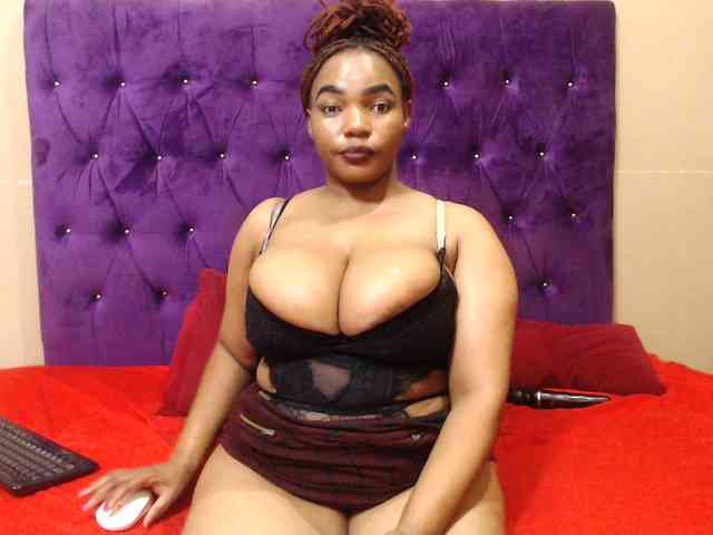 sexyeboncurvy webcam