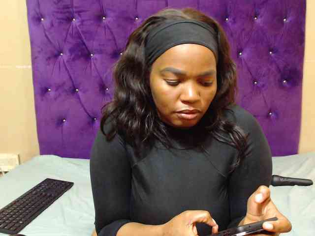 sexyeboncurvy webcam