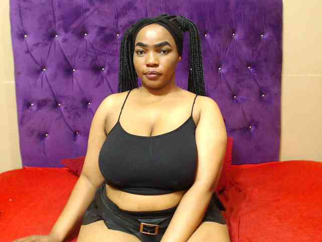 sexyeboncurvy webcam