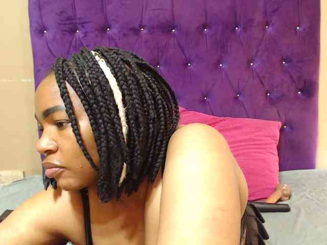 sexyeboncurvy webcam