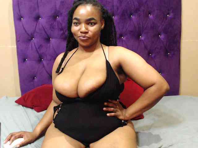 sexyeboncurvy webcam