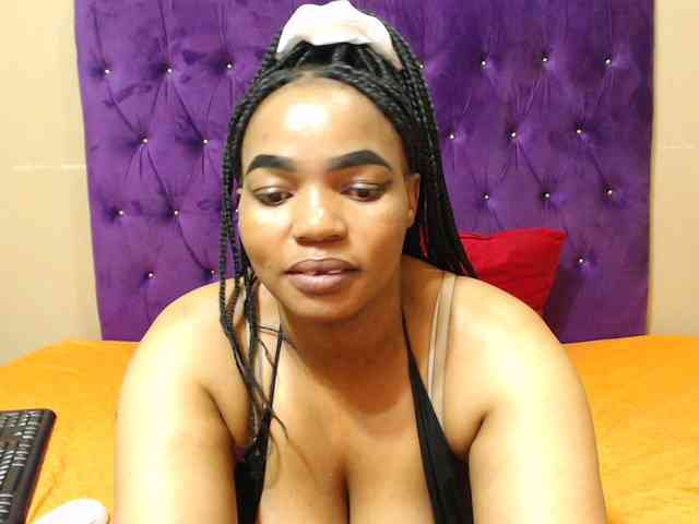 sexyeboncurvy webcam