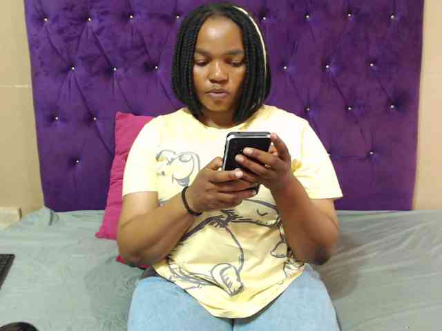 sexyeboncurvy webcam