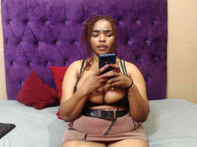 sexyeboncurvy webcam