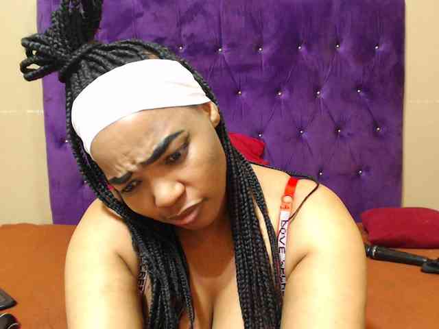 sexyeboncurvy webcam