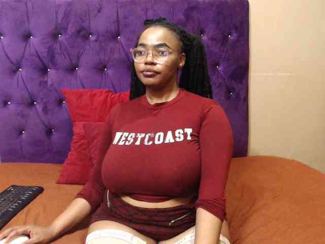 sexyeboncurvy webcam