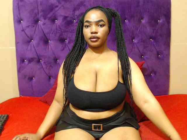 sexyeboncurvy webcam