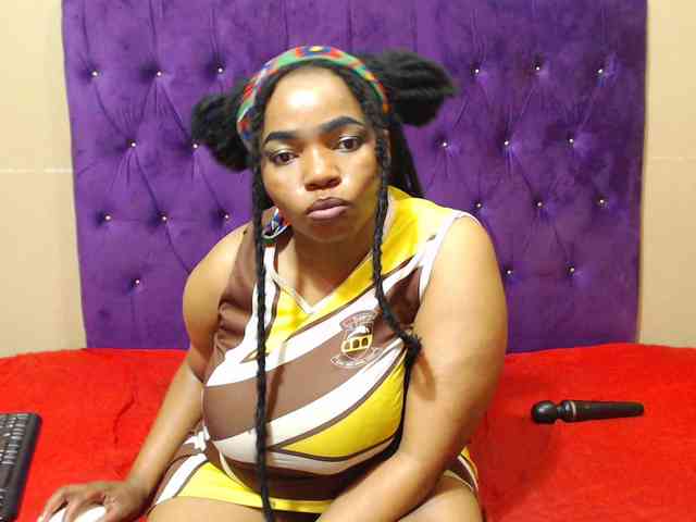 sexyeboncurvy webcam