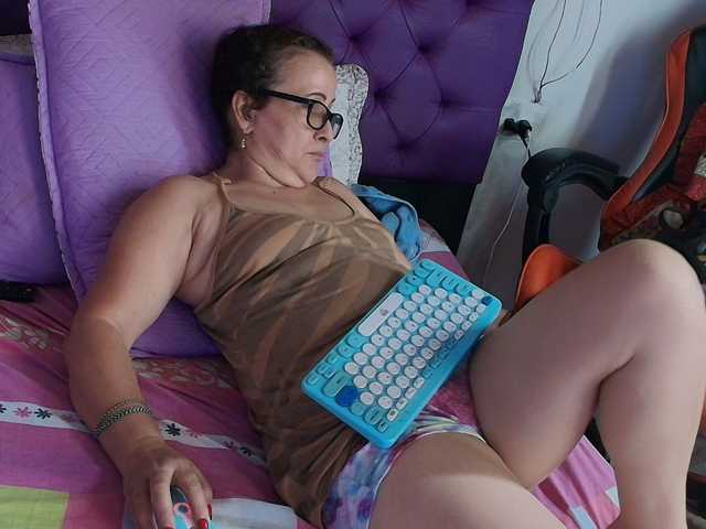 MargothClain live cam on BongaCams