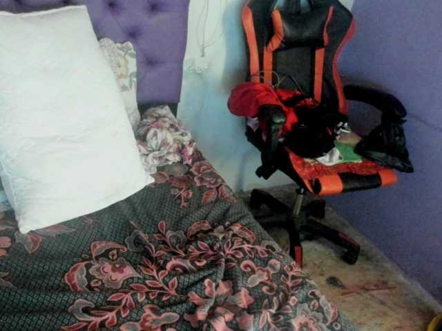 MargothClain live cam preview