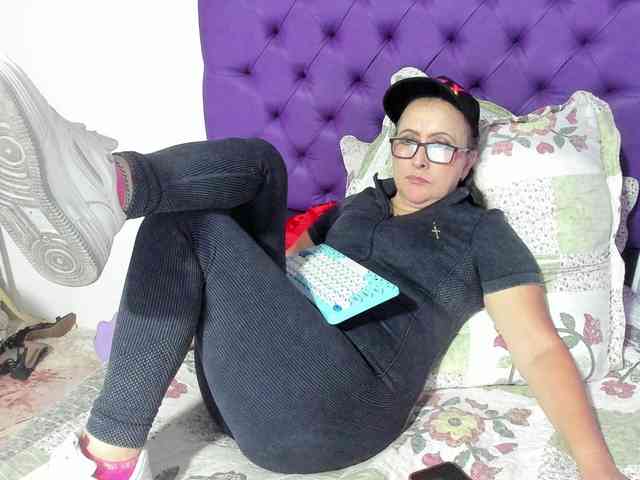 MargothClain Live Webcam on BongaCams