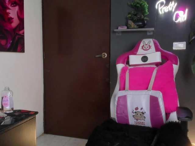 Katiehill live cam on BongaCams