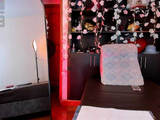 xcarlet1 live cam on BongaCams