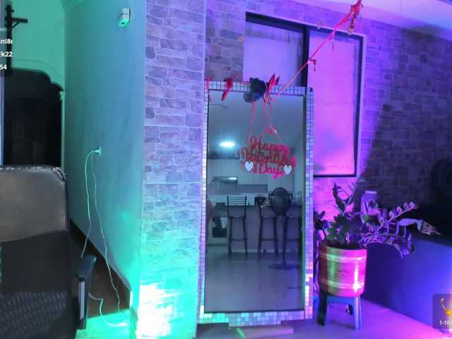 xcarlet1 live cam on BongaCams