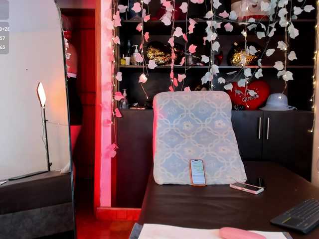 xcarlet1 live cam on BongaCams