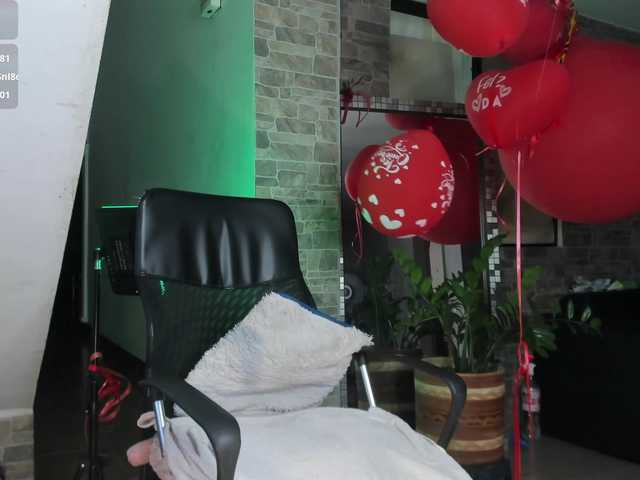 xcarlet1 live cam on BongaCams
