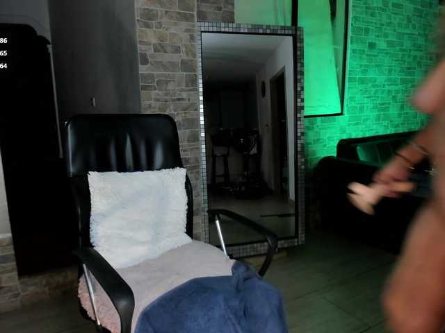 xcarlet1's BongaCams show and profile