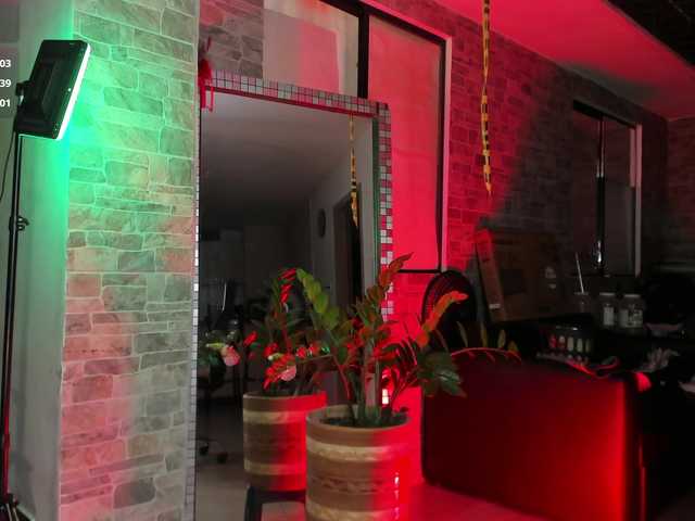 xcarlet1 live cam on BongaCams