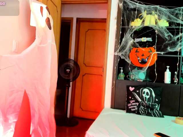 xcarlet1 live cam on BongaCams