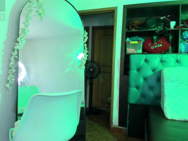 xcarlet1 live webcam show
