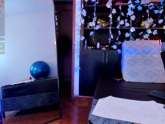 xcarlet1 live cam on BongaCams