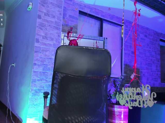 xcarlet1 live cam