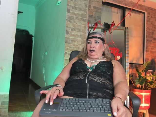 xcarlet1 live cam on BongaCams