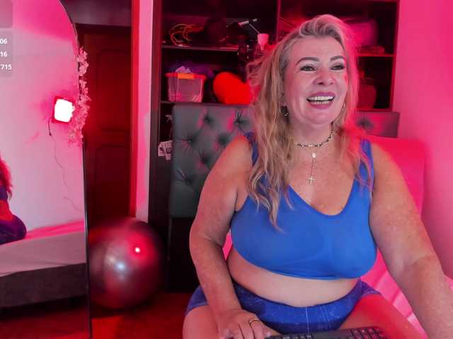 xcarlet1 live webcam show