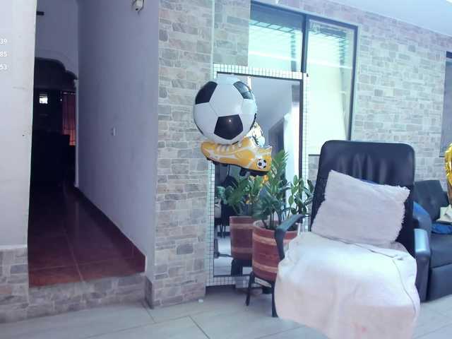 xcarlet1 live cam on BongaCams