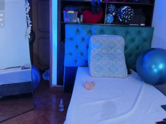 xcarlet1 live webcam show
