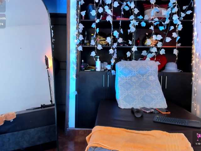xcarlet1 live cam on BongaCams