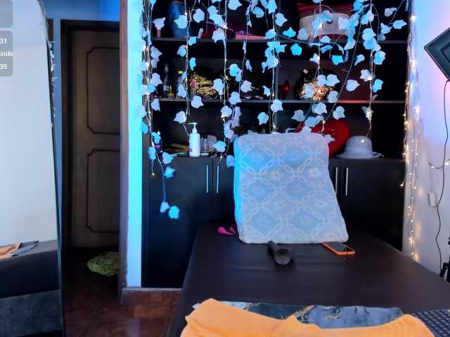 xcarlet1 live cam on BongaCams