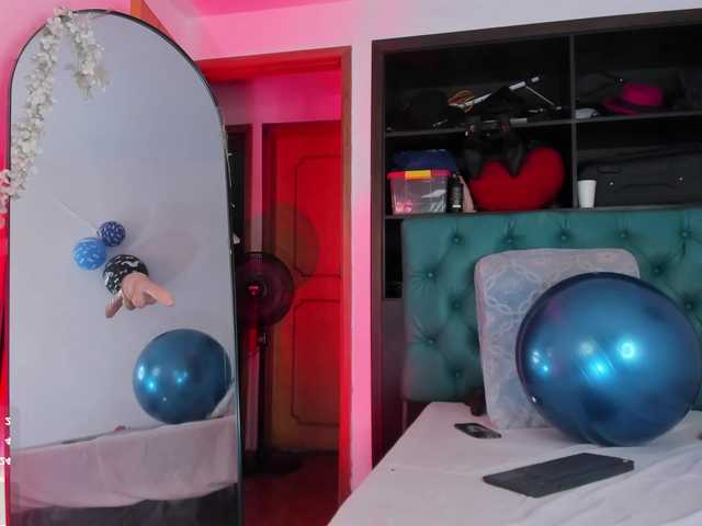 xcarlet1 live cam on BongaCams