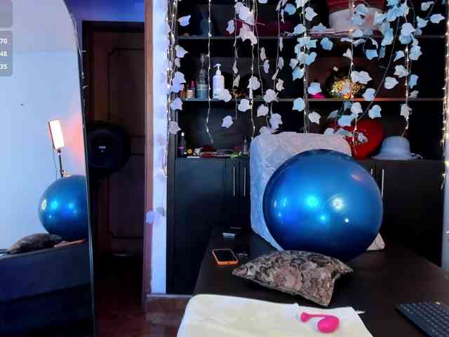 xcarlet1's webcam live show