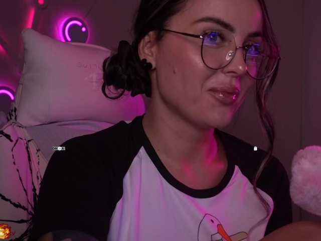 your-red-wine live cam on BongaCams