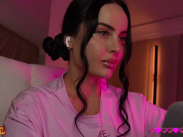 your-red-wine, live now on BongaCams