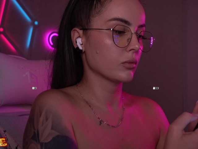 your-red-wine live cam on BongaCams
