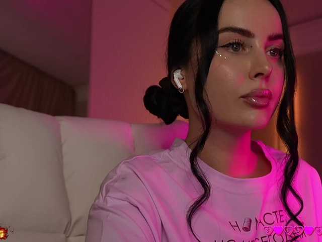 your-red-wine, live now on BongaCams