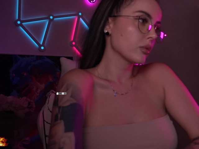 your-red-wine live cam on BongaCams