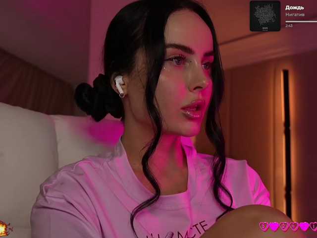 your-red-wine, live now on BongaCams