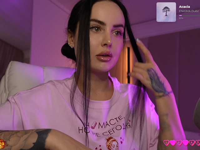 your-red-wine, live now on BongaCams