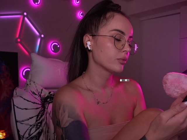 your-red-wine live cam on BongaCams