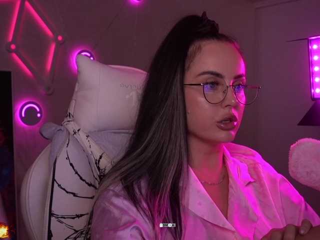 your-red-wine live cam on BongaCams
