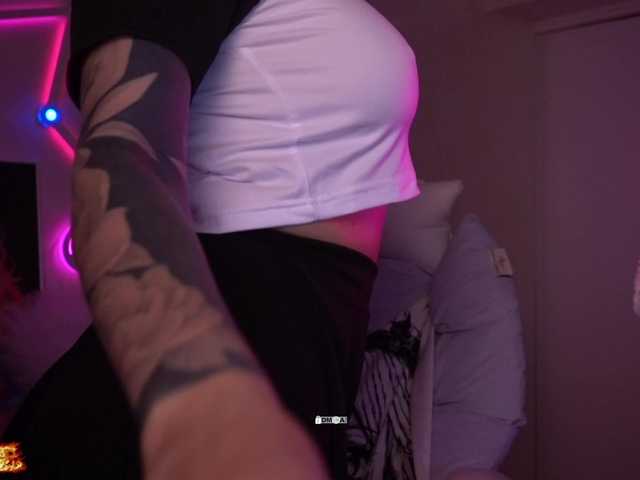 your-red-wine live cam on BongaCams