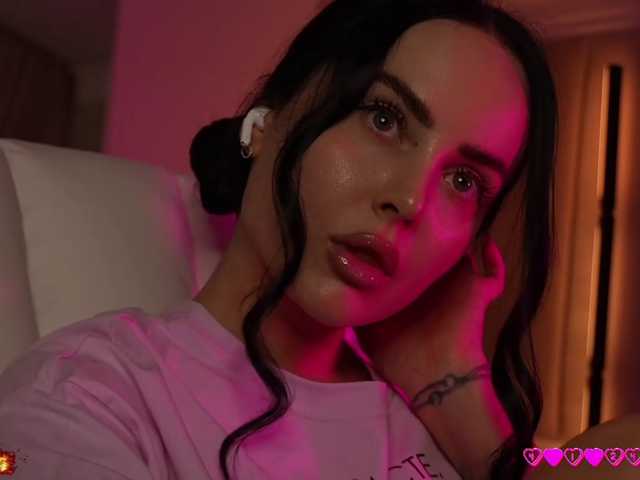 your-red-wine, live now on BongaCams