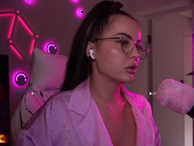 your-red-wine live cam on BongaCams