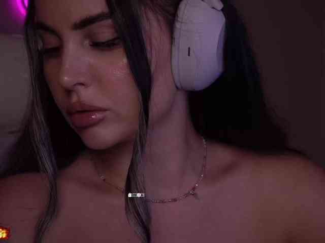 Эта модель сейчас онлайн. your-red-wine